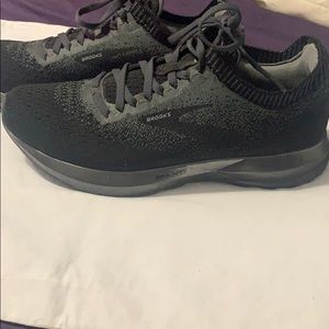 Women’s Brooks Levitate 2